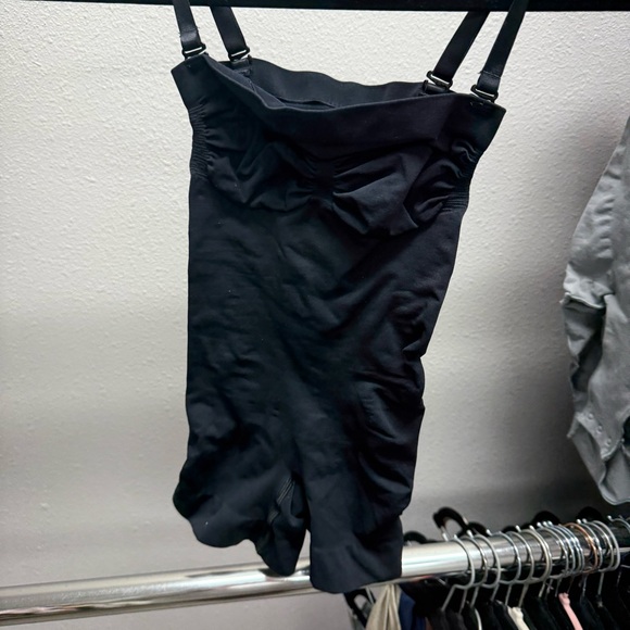 Skims Black Seamless Sculpt Strapless Shortie Bodysuit. Comes with straps NWOT - Picture 3 of 5